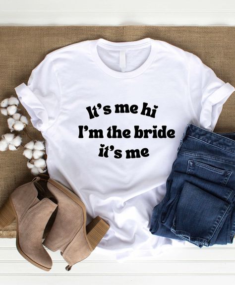 Taylor Swift Engagement Gift, Engagement Gifts Diy, Diy Engagement Gifts, Bridal Shirts, Newly Engaged, Bride Shirts, Bachelorette Party Themes, Bachelorette Shirts, Bridal Gifts