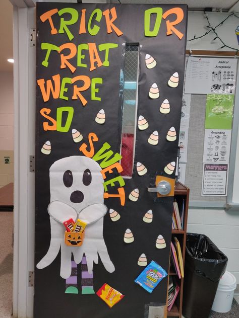 Trick or treat we're so sweet! Classroom Trick Or Treat Ideas, Trick Or Treat Door Decorations, Teacher Doors For Halloween, Trick Or Treat Yourself Sign, Trick Or Treaters Welcome Sign, Elementary Bulletin Boards, Halloween Bulletin Boards, Door Decorating Contest, Halloween Classroom