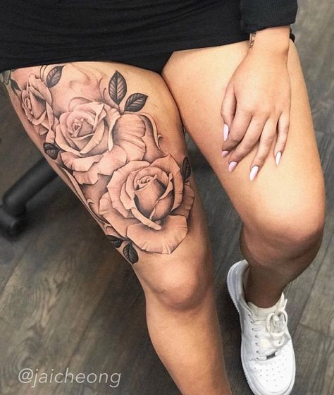 Tatuagem na coxa Rose Tattoo Thigh, Flower Thigh Tattoos, Hip Thigh Tattoos, Inspiration Tattoos, Leg Tattoos Women, Full Sleeve Tattoos, Stylist Tattoos, Thigh Tattoos Women, Hot Tattoos