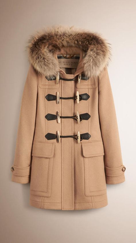 Burberry Brit Detachable Fur Trim Wool Duffle Coat Winter Mode Outfits, Raincoat Outfit, Mode Mantel, Duffel Coat, Hooded Wool Coat, Toggle Coat, Cool Coats, Burberry Coat, Beige Coat