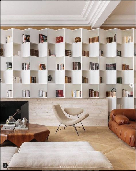 Bookcase Design, Living Room Bookcase, Home Libraries, Room Planning, Design Del Prodotto, Home Library, Mid Century House, Architectural Digest, Interior Inspo