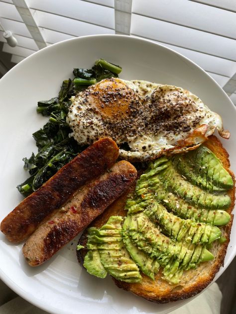 Chicken apple sausage, kale, avocado toast, eggs Chicken Apple Sausage Recipes Breakfast, Chicken Apple Sausage Recipes Healthy, Healthy Food Aesthetics, Advocare Breakfast, Avacodo Toast Recipes Breakfast, Chicken Sausage Breakfast, Toast Chicken, Avocado Egg Toast, Avocado Toast With Egg