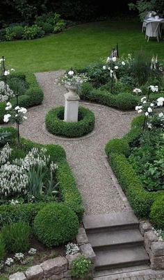 White Landscaping, Ideas Para Decorar Jardines, Formal Garden Design, Parterre Garden, Boxwood Garden, Courtyard Gardens Design, Formal Garden, Luxury Garden, Have Inspiration