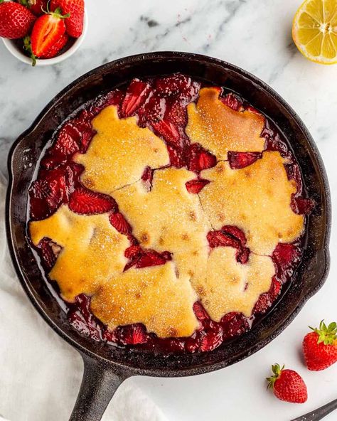 Indulge in the taste of summer with this delightful Easy Strawberry Cobbler Recipe. Made in a cast iron skillet, this homemade dessert showcases the freshness of strawberries in a sweet and juicy filling, topped with a buttery biscuit crust. It's the perfect way to enjoy the season's best strawberries and satisfy your craving for a delicious strawberry dessert. Add this dessert to your summer recipes collection and discover why it's hailed as the best strawberry recipe! Strawberry Rhubarb Dump Cake, Rhubarb Dump Cake, Strawberry Cobbler Recipes, Rhubarb Dump Cakes, Strawberry Rhubarb Cobbler, Homemade Cake Mixes, Nyc Kitchen, Strawberry Cobbler, Warm Desserts