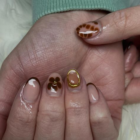 🍂💛🐻 - - - set specifics: • fill in (almond overlay) • nail art • french tip - acrylic powder : mia secret (shade clear) - - #nails #559nails #fresnonailtech #3dnailart #almondnails #nailinspo #frenchtipnails #fallnails #clovisnailtech #brownnails #chromenails #goldnails #overlay #nailoverlay Nail Art French Tip, French Tip Short, Brown French Tip, Nail Art French, French Tip Acrylics, Overlay Nails, Brown French, Clear Nails, Brown Nails