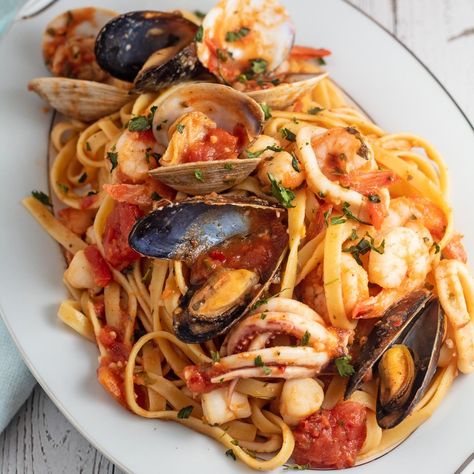 Spicy Seafood Pasta, Italian Seafood Pasta, Seafood Stew Recipes, Italian Seafood, Fish Pasta, Italian Seafood Recipes, Shrimp Scallops, Seafood Pasta Recipes, Seafood Stew