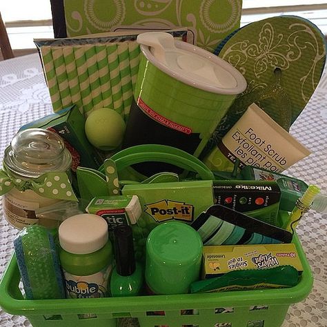 End of  Year Teacher Gift #teacherappreciation GREEN is her favorite color. ❤️ Green Box Gift Ideas, Green Gift Box Ideas Birthday, One Color Box Gift, Green Birthday Box Ideas, Color Boxes Gift, Green Gift Box Ideas, Green Themed Gift Baskets, Green Care Package, Color Themed Gift Baskets