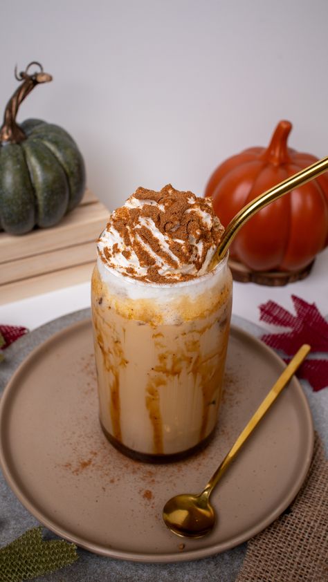 Pumpkin Pie Sauce, Pumpkin Cheescake, Pumpkin Pie Syrup, Cozy Fall Drinks, Sugar Free Pumpkin Pie, Autumn Breakfast, Spiced Whipped Cream, Latte At Home, Pumpkin Drinks