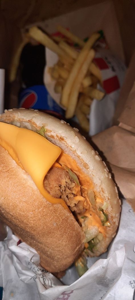 Snapchat food Cheese burger spicy Zinger Burger Snaps, Burger Instagram Story, Fast Food Snap, Best Snapchat Stories, Burger Snap, Lover Fashion, Eating Food Funny, Food Burger, Chicken Burger