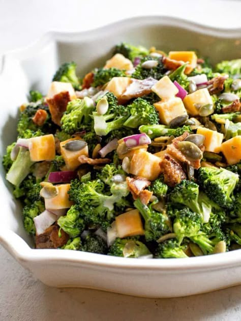 Picnic Salad, Broccoli Salad Bacon, Broccoli Salad Recipe, Layered Salad, Bacon Salad, Fresh Broccoli, Diet Vegetarian, Broccoli Salad, Side Salad