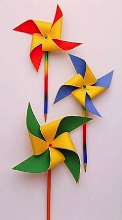 Windmill Pencils | Community Post: 12 Crafts You Made As A Kid That You Would Totally Use As A Grown-Up Paper Windmill, Summer Camp Crafts, Easy Art Projects, Paper Airplanes, Craft Projects For Kids, Camping Crafts, Easy Paper Crafts, Preschool Art, Paper Roses