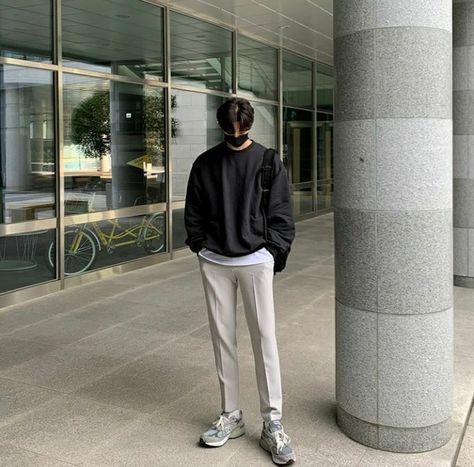 Japanese Business Casual, Asian Outfits Men, Korean Men Fashion Streetwear, Asian Mens Fashion, Nb Outfit, School Outfits Boys, Minimalist Style Men, Aesthetic School Outfits, High End Streetwear