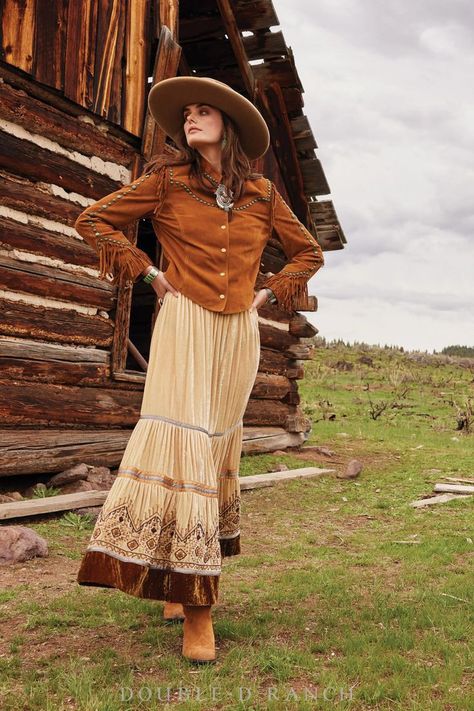 70s Western Fashion, Western Chic Fashion, Classy Cowgirl, Column Skirt, Slim Style, Cowboy Outfits, Vintage Cowgirl, Iron Horse, Cashmere Accessories