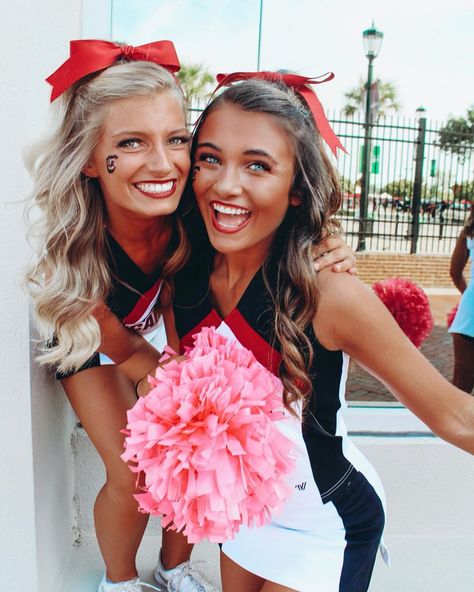 Cute Cheer Hairstyles, Anna Heid, Cheer Hairstyles, Cheerleader Halloween, Youth Cheer, Cheer Captain, Cheerleading Photos, Cute Cheer Pictures, Cheers Photo