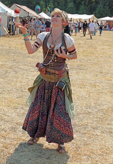 Ren Faire Pants Outfit, Layered Ren Faire Outfit, Medieval Bard Outfit, Summer Ren Faire Outfit, Androgynous Ren Faire Outfit, Rennisance Faire Costumes, Renisance Fair Outfit, Bard Costume, Ren Fest Outfits