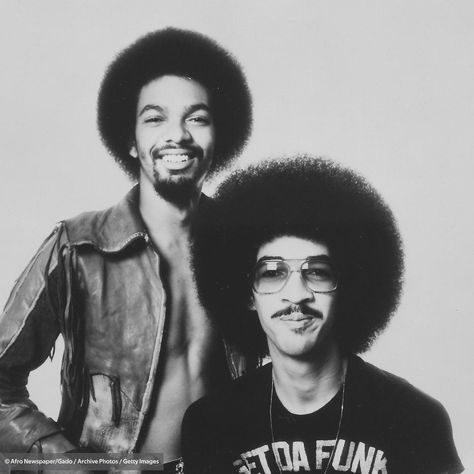 Old school loving on Instagram: “The Brothers Johnson were an American R&B and Funk group with brothers George and Louis E. Johnson that had string of hits in the mid-70s…” Brothers Johnson, Music Essentials, Sister Sledge, The Boogie, Pop Albums, Black Knowledge, Hip Hop And R&b, Neo Soul, Soul Brothers