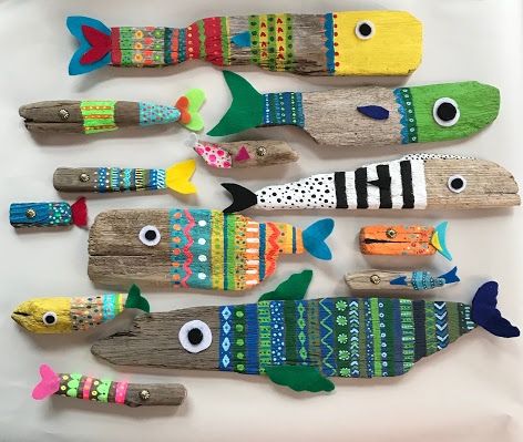 Painted Driftwood, Driftwood Art Diy, Driftwood Projects, Fish Crafts, Driftwood Crafts, Painted Sticks, Beach Crafts, Garden Art Sculptures, Camping Art