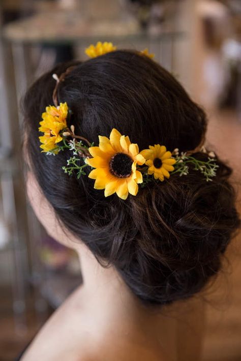 Check out this item in my Etsy shop https://www.etsy.com/listing/502338756/sunflower-flower-crown-flower-girl Sunflower Wedding Decorations, Flower Girl Headpiece, Rustic Sunflower Wedding, Sunflower Party, Sunflower Themed Wedding, Flower Crown Wedding, White Wedding Flowers, Flower Headpiece, Sunflower Wedding