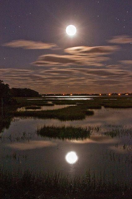 Shoot The Moon, Moon Pictures, Moon Rise, Airbrush Art, The Full Moon, Beautiful Moon, Moon Glow, The Night Sky, Alam Yang Indah