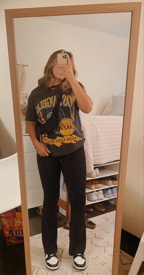 Casual
Athleisure
Sports
Lakers
Flare Leggings
Dunks Outfits With Panda Dunks, Shoes Nike Dunks, Dunks Outfit Woman, Necklace Boyfriend, Dunk Outfit, Panda Dunks, Dunks Outfit, B Monogram, Aerie Leggings