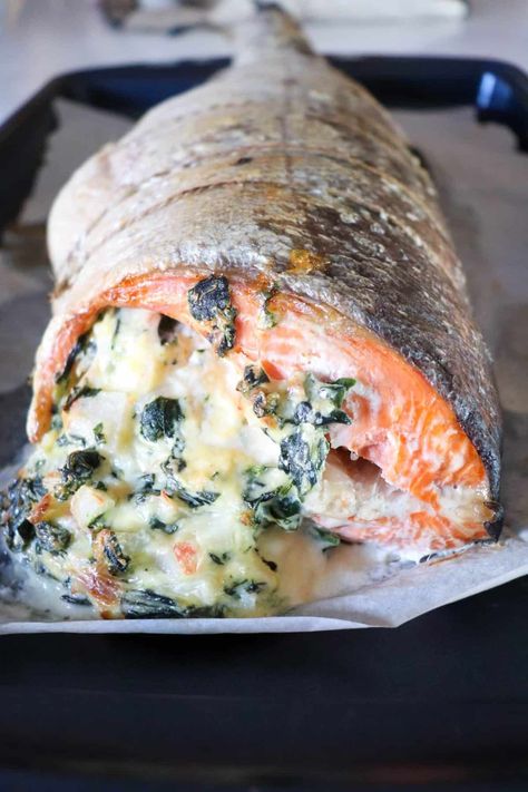 This is seriously the best stuffed salmon recipe - perfectly cooked fish, full of a deliciously creamy crab & cream cheese stuffing. Grilled Stuffed Salmon Recipes, Stuffed Whole Salmon Recipes, Stuffed Whole Fish, Stuffed Whole Salmon, Whole Salmon Recipes, Whole Salmon Recipe, Grill Vegetables In Foil, Crab Stuff Salmon Recipes, Smokehouse Ideas