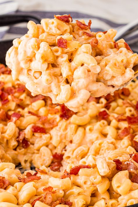 Homemade Bacon Mac And Cheese Recipe, Mac And Cheese With Bacon, Skillet Mac And Cheese, Mac And Cheese Burger, Cheesy Potato Casserole, Bacon Mac And Cheese, Best Mac And Cheese, Easy Skillet, One Skillet