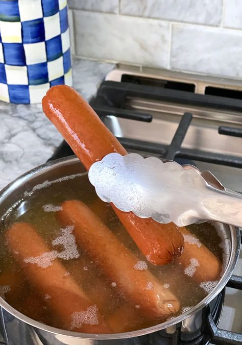 How to Boil Hot Dogs - The Suburban Soapbox Boil Hot Dogs, Dogs In Water, Boiled Hot Dogs, Homemade Hot Dogs, Fried Hot Dogs, Making Hot Dogs, Boiled Dinner, Baked Recipe, Gourmet Hot Dogs