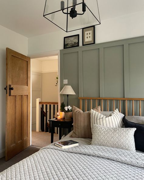 Bedroom Wall Panelling, Bedroom Panelling, Vintage Bedroom Styles, Panels Design, Living Room Panelling, Feature Wall Bedroom, Sage Green Bedroom, Oak Bedroom, Wall Panelling