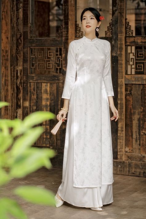 White Ao Dai Graduation, Ao Dai Aesthetic, Ao Dai White, Comfy Trendy Outfits, Ao Dai Vietnamese, Dress Muslim Modern, Asian Style Dress, Vietnam Dress, Modest Dresses Fashion