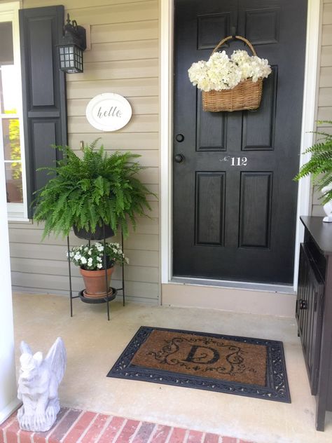 Front Door Area Decor, Apartment Door Decor Entrance Outside, Small Front Door Ideas, Apartment Door Decor Entrance, Outdoor Entryway Ideas, Apartment Front Door Decor, Boho Chic Bathroom Decor, Apartment Door Decor, Front Entry Decor