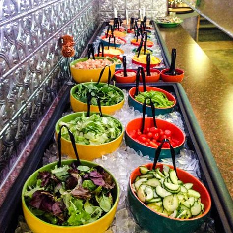 Salad Bars For Parties, Salad Bar Ideas Party, Salad Bar Ideas Buffet, Salad Bar Ideas, Soup Station, Fruit Buffet, Salad Buffet, Winter Lunch, Sandwich Bar