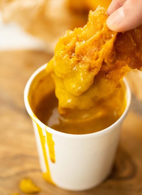 Here I'll show you the most delicious way to make the classic British Chip Shop Curry Sauce! Chip Shop Curry Sauce Recipe, Chinese Curry Sauce, Chip Shop Curry Sauce, Asian Condiments, Homemade Curry Sauce, How To Make Chips, Winter Lunch, Fish And Chip Shop, Marinade Recipes