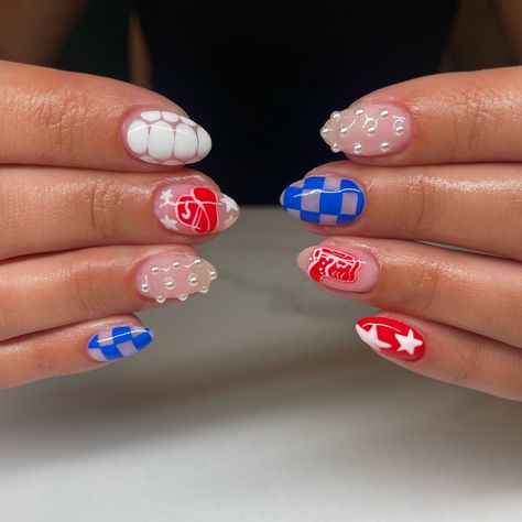 🇺🇸❤️🤠⭐️🪩💙✨ - - #nailtech #nails #geloverlay #promnails #nailtech #nails #nailart #summernails #fallnails #nailart #4thofjulynails #julynails #summer #brightnails #cutenails #summernailinspo #nailinspo #utahnails #nailideas #woodscross #bountiful #smallbuisness #halloweennails #handpainted #bountifulnailsalon #woodscrossnailsalon #woodscrosssalon #bows #thanksgivingnails #christmasnails #holidaynails Football Inspired Nails, Game Day Nails Football, Octoberfest Nails, Sports Nails Designs, Football Season Nails, Phillies Nails, Ut Nails, Ski Nail, Gameday Nails