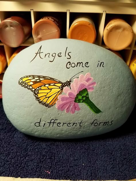 Memorial Rock Painting Ideas, Memorial Rocks Painted, Rock Design Ideas, Easy Diy Paint, Inspirational Rocks, Stone Art Painting, Paint Rocks, Painted Rocks Craft, Happy Stones