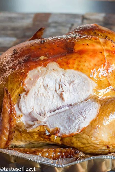 Best Smoked Turkey Recipe Best Smoked Turkey Recipe, Best Smoked Turkey, Smoker Cooking Recipes, Smoked Turkey Recipes, Roast Turkey Recipes, Healthy Thanksgiving Recipes, Smoker Cooking, Oven Roasted Turkey, Maple Butter