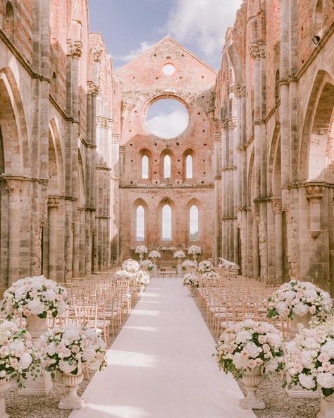 5 Stunning Wedding Venues in Tuscany | Photographer Tuscany Stunning Wedding Venues, Under The Tuscan Sun, Dream Wedding Venues, Bridal Musings, Future Wedding Plans, Desi Wedding, Tuscany Wedding, Castle Wedding, Tampa Florida