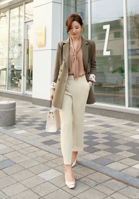 Dressing Elegant, Office Wear Outfit, Stylish Office Wear, Business Dress Women, Casual Office Wear, Casual College Outfits, Business Outfits Women, Business Casual Outfits For Work, Stylish Office