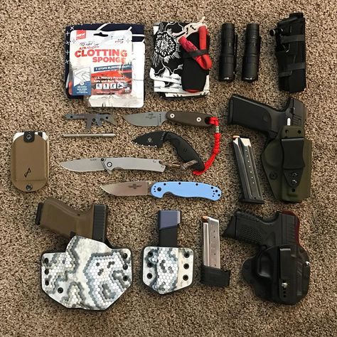 Esee Izula, Springfield Xds, Bug Out Bag Checklist, Edc Tactical, Military Wallpaper, Tac Gear, Tactical Gear Loadout, Combat Gear, Survival Life Hacks