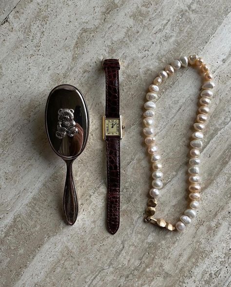 looxlikecarrie on ig Remain Nameless, Vintage Cartier Watch, Chestnut Springs, What In My Bag, Classy Aesthetic, Cartier Watch, Jolie Photo, Brown Aesthetic, Aesthetic Icon