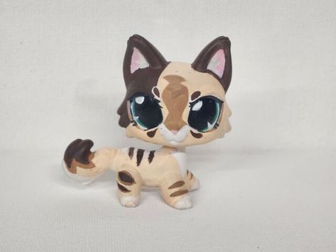 Custom Lps Cat, Lps Shorthair Cat Custom, Lps Customs Ideas Cat, Lps Customs Ideas, Lps Shorthair, Cottagecore Crafts, Lps Drawings, Lps Dog, Lps Popular