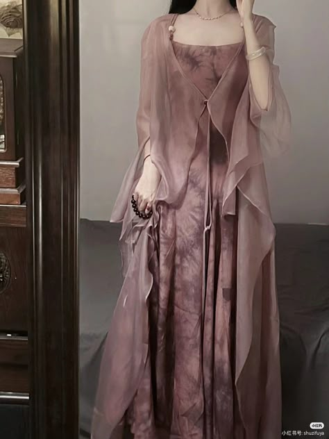 Modern Dans, Gaun Koktail, Chinese Fancy Dress, Gowns Dresses Elegant, Old Fashion Dresses, Fashion Top Outfits, Modest Dresses Casual, Winter Outfit Inspiration, فستان سهرة