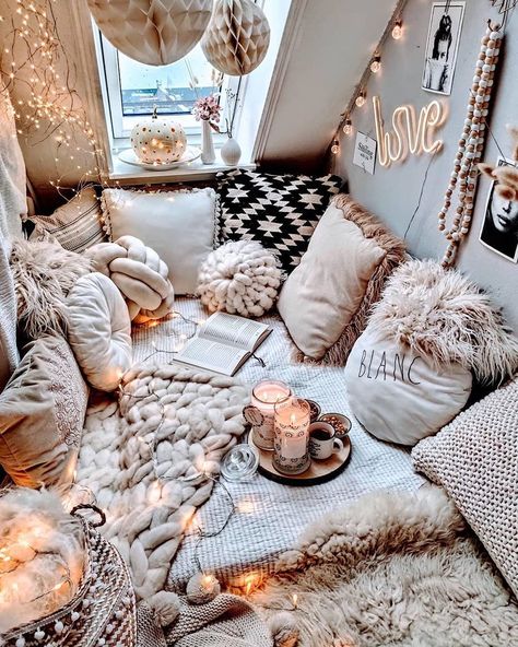 Bohemian Bedroom Decor, Redecorate Bedroom, Cozy Room Decor, Teen Bedroom Decor, Girl Bedroom Decor, Dream Room Inspiration, Room Makeover Bedroom, Stylish Home Decor, Cozy Room