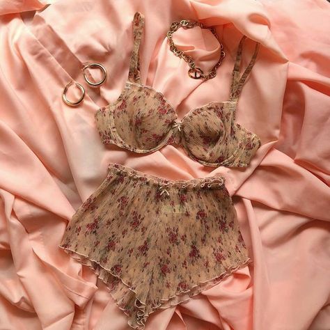 Modest Lingerie, Boho Lingerie, 70s Lingerie, Lingerie Aesthetic, Feminine Lingerie, Soft Lingerie, Classy Lingerie, Lingerie Styles, Lingerie Vintage