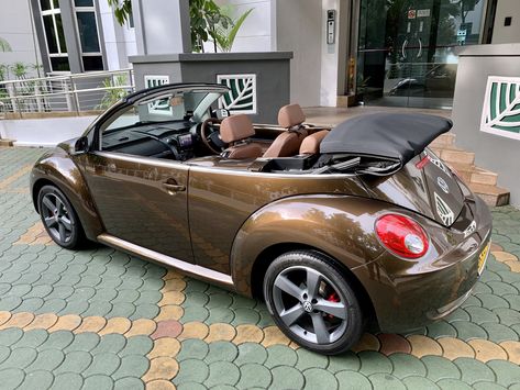 Volkswagen Beetle Cabriolet, Luxury Helicopter, Volkswagen New Beetle, Car Icons, New Beetle, Car Projects, Classy Cars, Car Decor, Maserati