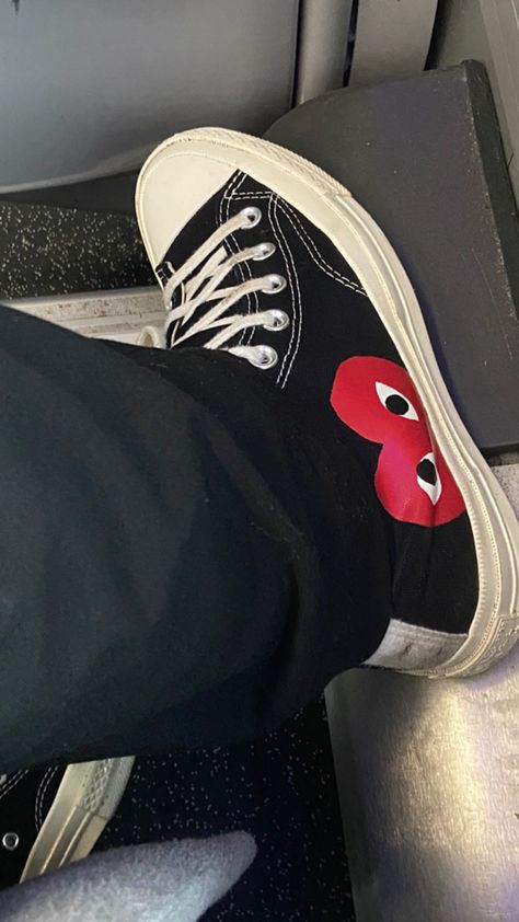 Fave shoes <3 #shoes #commesdesgarcons #fashion #shoesaddict #converse #valentines #blackandred #schoenen Valentines Converse, Converse Valentines, Doctor For Kids, 3 Shoes, Converse, Black And Red, Valentines, Valentine's Day