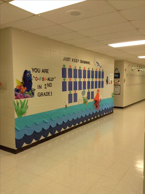 Elementary school hallway decor Elementary Hallway Ideas, 2nd Grade Hallway Bulletin Board, School Coridoor Decorations, Hallway Displays Elementary, School Entryway Ideas Elementary, Elementary School Hallway Ideas, Classroom Hallway Display, Kindergarten Hallway Display, School Hallway Themes