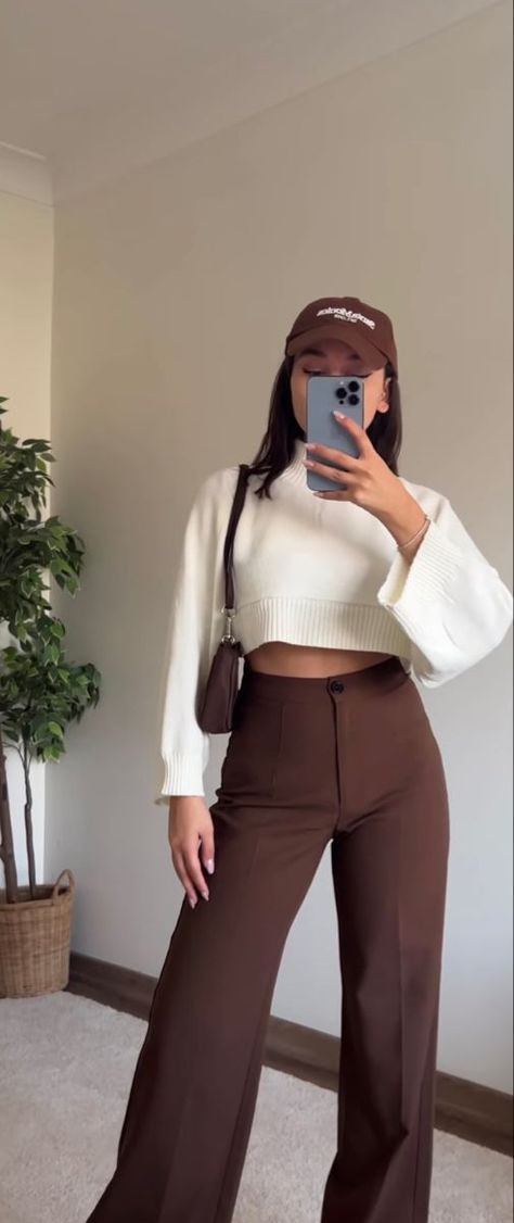 How To Style Brown Pants, Outfits For Casual, Brown Pants Outfit, Brown Outfits, Short Sweater, College Outfit, Casual College Outfits, Sweater Brown, Casual Day Outfits