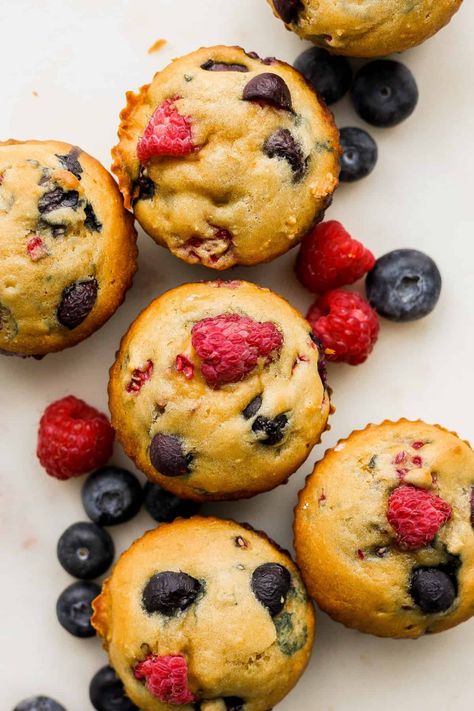 Greek Yogurt Berry Muffins - Fit Foodie Finds Greek Yogurt Dessert, Mixed Berry Muffins, Blueberry Yogurt Muffins, Yogurt Fruit Dip, Greek Yogurt Cheesecake, Greek Yogurt Muffins, Greek Yogurt Dips, Banana Bread Loaf, Yogurt Dessert