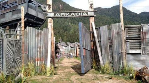 Sneak peek at Arcadia from season 3 of the 100 The 100 Poster, The 100 Cast, The 100 Show, Beacon Hills, Prison Cell, We Meet Again, The Hundreds, Another World, Walking Dead