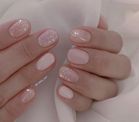 Glitter Nails Korean, Pink Glittery Nails, Pink Sparkle Nails, Trendy Manicure, Kutek Disney, 2023 Nails, Pink Glitter Nails, Pretty Toe Nails, Simple Gel Nails